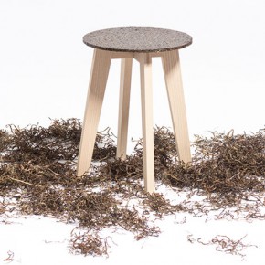 “垃圾”海藻制成的环保凳子
