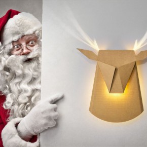 圣诞节装一只“长”出犄角的驯鹿灯吧