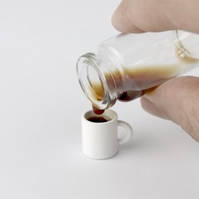 世界上最小的咖啡杯，仅需要一颗咖啡豆