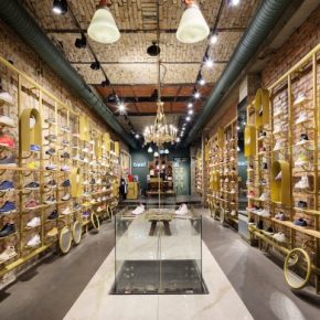 这个工业风十足的店，汇集了全世界最特别的运动鞋