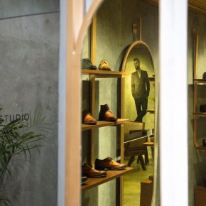 混凝土、黄铜、柚木，献给绅士们的“精英”鞋店！